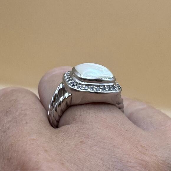 Women’s 925 Sterling Silver and Mother of Pearl CZ Rope Band Ring Size 6.75 - Picture 6 of 16